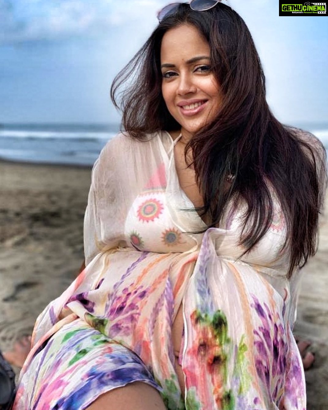 Sameera Reddy Instagram - May 27th 2019 Goa ๐ Preggo with Nyra๐2 years later never thought we would move here! I canโt tell you how much I enjoyed my bump and these pics just reminded me of it โค๏ธ her positive energy gave me so much strength even before she arrived ๐ #throwbackthursday #gratitude for my lil girl #naughtynyra #messymama #motherhood #pregnancy #babybump #throwback ๐ @saadhvimehra thank you for such amazing memories โค๏ธ .๐ท @_fabian.franco_ Goa, India