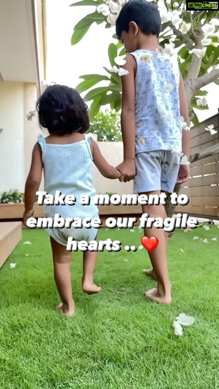 Sameera Reddy Instagram - It’s ok to not be ok .And to acknowledge the deep sense of fear in our hearts right now🙏🏼The pressure and stress can be overwhelming. Take a moment because this is an extraordinary situation . We are all worried about each other and there a constant sense of uncertainty. Again . It’s ok not be ok. And reaching out and talking about it is important . I’m sorry if you have a loved one battling this wave or you have lost someone . 🙏🏼 I am praying for an energy to protect and heal us . I pray for all of us to stay healthy and safe . I pray all the warriors fighting on the frontline stay protected and stay strong.✨ if you would like to share your feelings please do. If we can be there for each other in any way let’s try ❤️