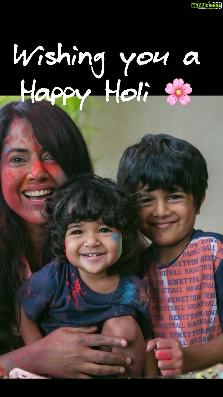 Sameera Reddy Instagram - I will do anything to make my kids feel connected to all festivals, culture and of course for them to just have fun! ๐I was never someone who enjoyed Holi but now thanks to them itโs become a celebration to look forward to ๐ธ! Wishing all you lovely people a Joyous & Happy Holi ๐โค๏ธ