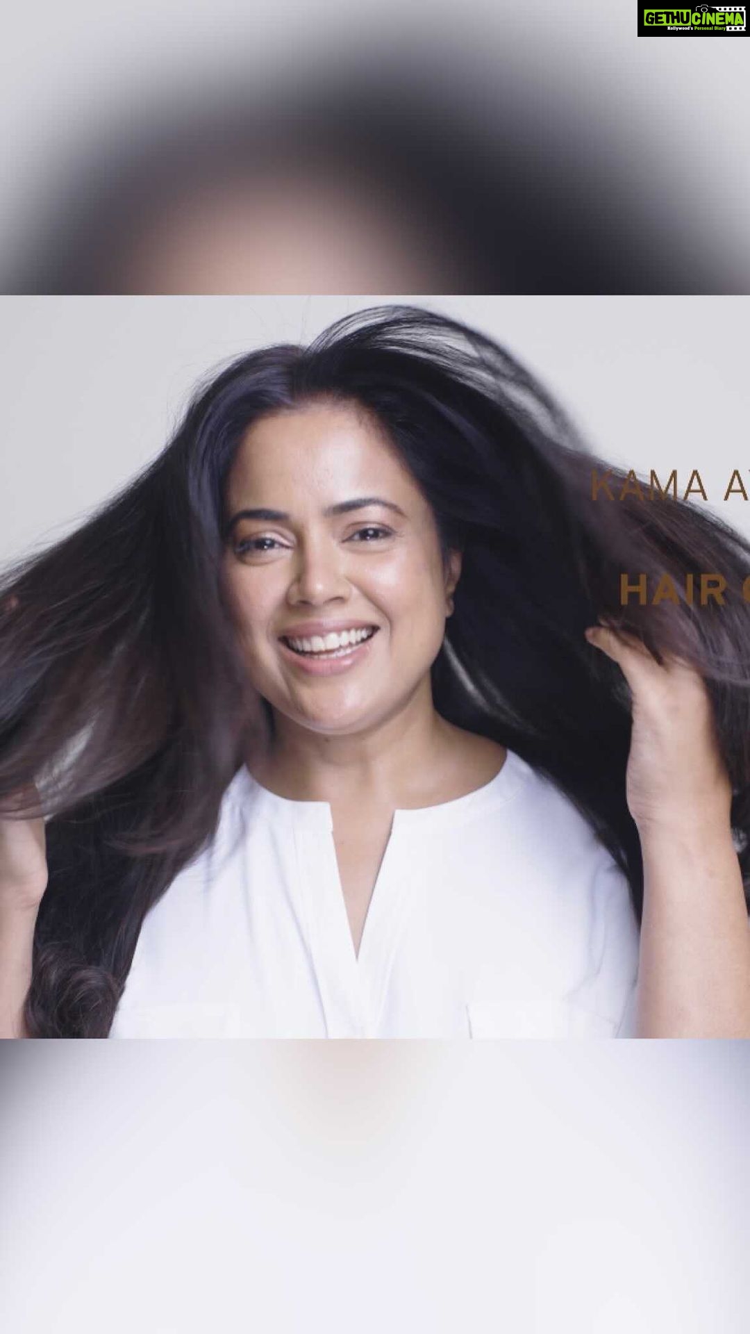 Sameera Reddy Instagram - It is my choice to color my hair. Not my burden. It took me a long time to realise I can look & feel good either way🍃My collaboration with @kamaayurveda is very special, because they understood me🍃Be yourself . Be you, unapologetically: Unique and Beautiful, with all the imperfections without being judged all the time. Feel good and not fear the grey. To accept and to be able to choose because no one else should pressure you into it . Big hug to Team Kama ❤️ #hair #haircare #ayurveda #kamaayurveda 🍃 #collaboration