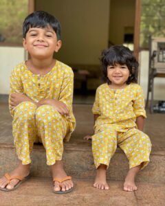 Sameera Reddy Instagram - Happy Ugadi 🌟Happy Gudi Padwa ✨ On this auspicious day and difficult times I pray that all my positive energy, love and light will protect you , keep you safe and give strength to the bond that binds our precious souls as one ❤️✨🙌🏻 #staysafe #gratitude #love #light #positivevibes #mybabies #naughtynyra #happyhans #brotherandsister #siblings #messymama #grace 🌟