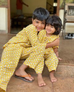 Sameera Reddy Instagram - Happy Ugadi 🌟Happy Gudi Padwa ✨ On this auspicious day and difficult times I pray that all my positive energy, love and light will protect you , keep you safe and give strength to the bond that binds our precious souls as one ❤️✨🙌🏻 #staysafe #gratitude #love #light #positivevibes #mybabies #naughtynyra #happyhans #brotherandsister #siblings #messymama #grace 🌟