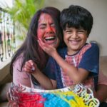 Sameera Reddy Instagram - Happiness,Glee,Laughter,Fun🌟After a hard year it feels liberating to just let loose with color ! Gosh how happy does Holi make our kids 😃 Early celebrations with Hansie & Nyra! 5 days to Holi🎨😎🌟#holi #2021 #messymama #happyhans #happy #hearts #imperfectlyperfect #momlife #motherhood #moments ❤️❤️ . 📷 @pratidhani