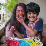 Sameera Reddy Instagram – Happiness,Glee,Laughter,Fun🌟After a hard year it feels liberating to just let loose with color ! Gosh how happy does Holi make our kids 😃 Early celebrations with Hansie & Nyra! 5 days to Holi🎨😎🌟#holi #2021 #messymama #happyhans #happy #hearts #imperfectlyperfect #momlife #motherhood #moments ❤️❤️ 
.
📷 @pratidhani