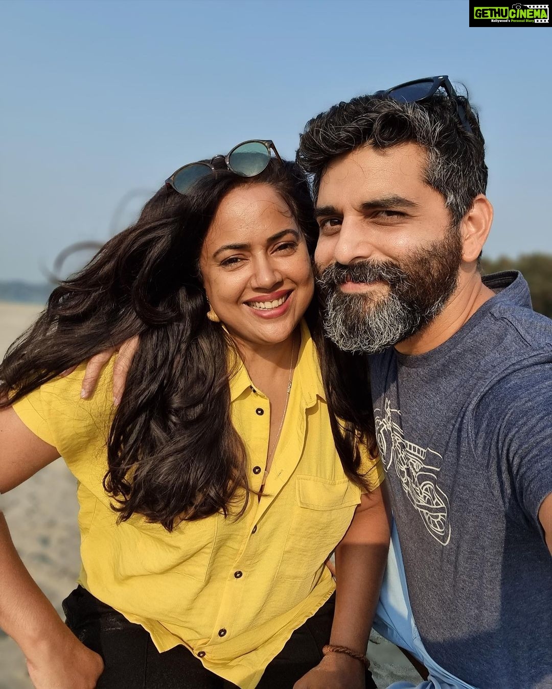 Sameera Reddy Instagram - Everyday through all the family routines, parent packed moments and non stop action with the kids, we try to find a moment to remind each other how the story began❤️ it’s so easy to get caught up but sometimes we all need that lil reminder that we are loved 🌟 @mr.vardenchi #messymama #husbandandwife #momentsofmine #loveisallyouneed ❤️