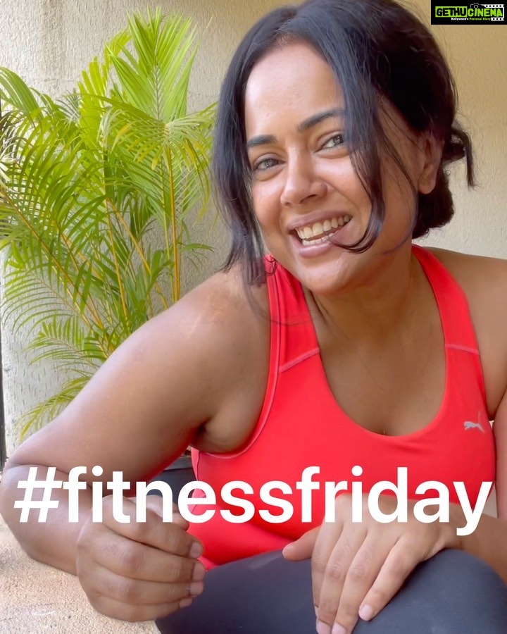 Sameera Reddy Instagram - What body do you visualise for yourself? It is very powerful to have that picture in your mind! But comparing the older slimmer you to where you are now can get you frustrated ! Instead visualise a NEW IMPROVED VERSION that is sustainable , realistic and makes you happy getting there . šŖš¼Month 1 Week 3 - my weight is the same 90.6 kg but I have lost an inch on my waist . Iāve had this happen before where the first month I gain muscle because of the workouts . And then it starts going down . Iāve never been this consistent since nyra was born with the workouts so Iām thrilled ! I also have to REPORT to you peeps so I canāt escape this š¤£. šŖš¼What I have observed - with intermittent fasting Iāve become so mindful of what I eat . Itās actually been the easiest diet Iāve stuck to . What really helps is working out right before the fasting breaks . I feel It gives the optimum result . Iāll be talking about different fitness regimes with @tapasya.solanki next week . Besides @yogabypramila and badminton I would love to know how to incorporate light easy exercises at home ( I donāt have access to a gym ) but all in all Iām happy Iām sticking to my goal ! Are you ? #fitnessfriday 2 kg per month goal . CONSISTENT HARDWORK PAYS OFF ! #fitnessfriday #letsdothis