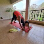 Sameera Reddy Instagram - Sunday NO OFF DAY Mama! 😎 #fitnessfriday #goals #fitmom #messymama #naughtynyra #fitnessmotivation #yoga #momlife #imperfectlyperfect #letsdothis 💪🏼