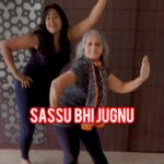 Sameera Reddy Instagram - Spicing up Monday🌶Jugnu style #messymama #sassysaasu #saasbahu #fun #mondaymotivation #dance #jugnuchallenge 💃🏻