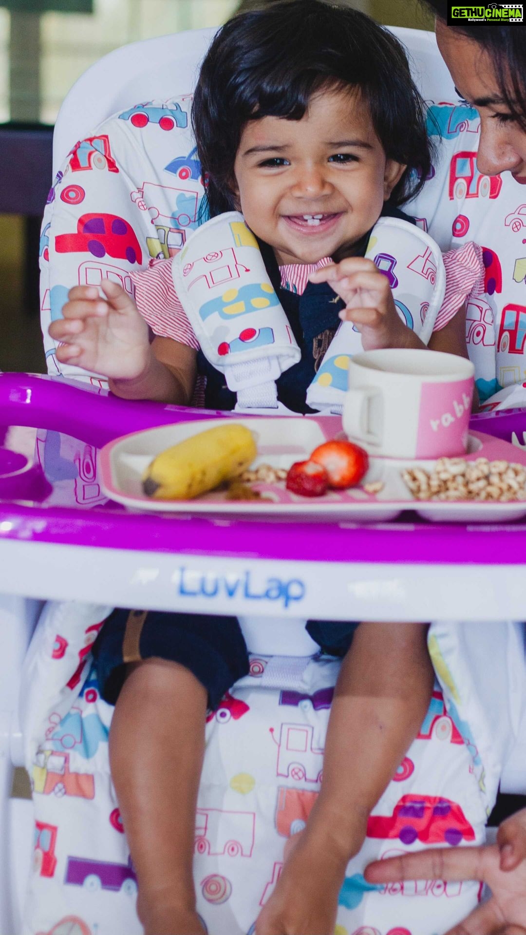 Sameera Reddy Instagram - Boss Baby Nyra chilling in her new @luvlap.in Royal Highchair ! She loves having her meals on the spacious dining tray and sits snug thanks to the 5 point safety harness🌈This Highchair Is super comfortable and easily moves on wheels! Plus Compact foldable for efficient storage ! ✨ 👉🏼 > Certified as per European Standard EN 71 > 5 point safety harness, keeps baby secure and comfortably seated > Seat adjustable to 7 heights, Adjustable 2 position shoulder height > Adjustable 3 position Seat Recline, Foot Rest & Dining Tray > Removable & Washable Dining Tray & Seat Cushion > Wheels with brakes, for easy moving across rooms > Removable and Washable Seat pad, Easy and Compact folding. To shop 👉🏼 https://amzn.to/3prs4vV #momswithluvlap #baby #feedingchair #highchair ✨