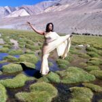 Sameera Reddy Instagram – Which south movie song shoot is this from? #throwbackthursday #messymama #quizinstagram #throwback #blastfromthepast ✨ Leh, India