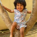 Sameera Reddy Instagram – Let’s hang out 🐒 Fri-YAY! 💃 #naughtynyra #tgif #messymama #motherhood #momentsofmine ❤️