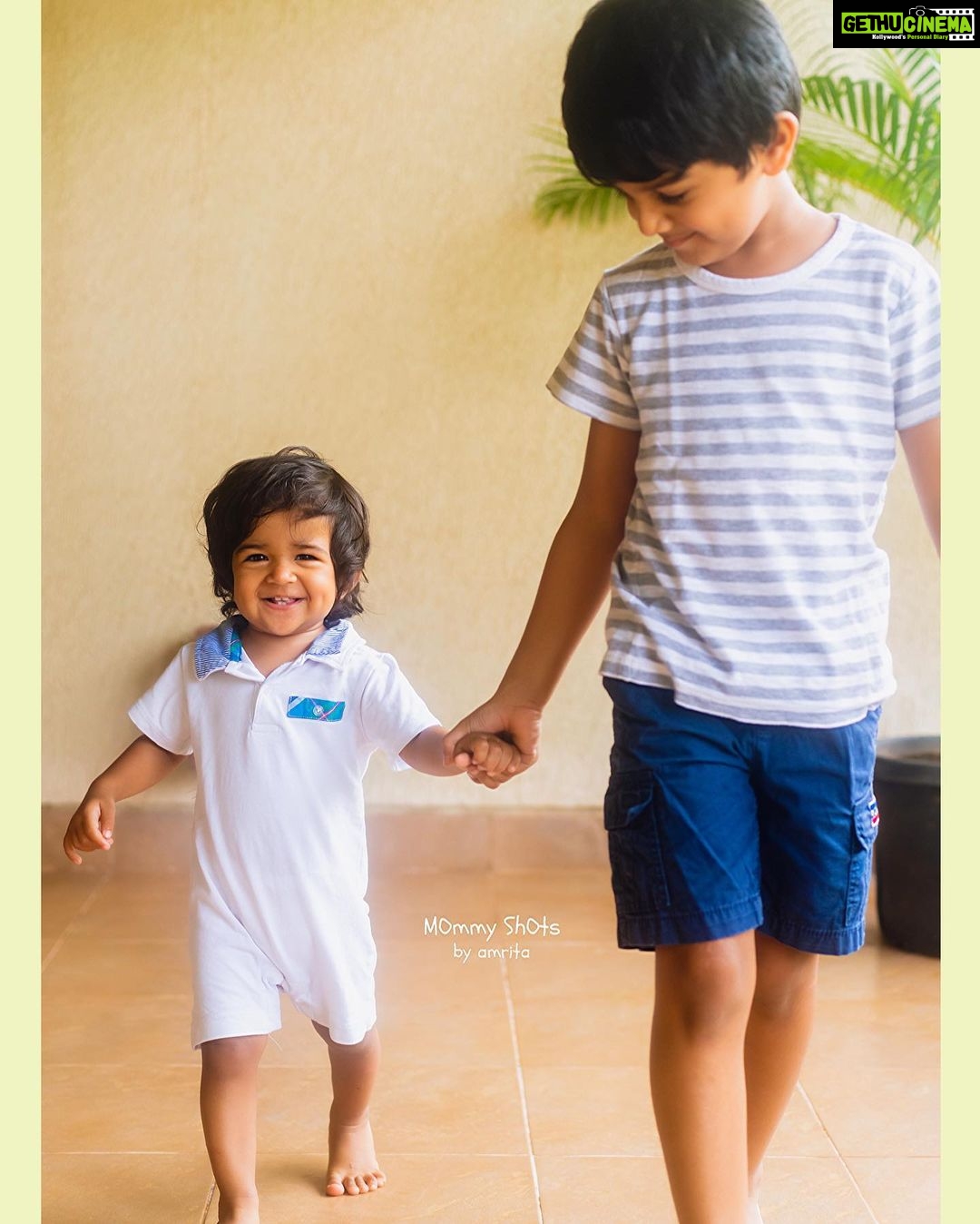 Sameera Reddy Instagram - Change begins with us at home! Making sure there is no inequality between Hans and Nyra is my responsibility. I’ve never thought twice about my son doing chores or any activities that seem ‘unfit’. In fact like his father I want Hans to be a man of the world representing the new breed of men that know true masculinity comes from a deep space of acceptance that we are all equal . For his future relationships to be healthy ones, my job as a mom is to empower him with these values. And for Nyra to know she is as capable or even more and will never feel the need to adhere or be subservient to what ‘women’ are expected to be . Swipe for the comments I get on this topic 👉🏼 they are feelings of frustration, hope , progressive thinking and some visionary but at least we are starting to pay attention to the importance of #genderequality in our indian society. My mom in law brought up Akshai and Alishka up as equals and that is why he is the man of substance I married today 🙌🏼. I reiterate that the change begins with how we treat our women in front of our kids at home, & set ourselves up as examples, because these kids are the generation that can truly make the change #messymama #thoughts #genderequality #thinkaboutit 🌏 @manjrivarde @mr.vardenchi @diydayalishka #naughtynyra #happyhans #boyandgirl #brotherandsister #equal #motherhood ✅ . . 📷 @mommyshotsbyamrita