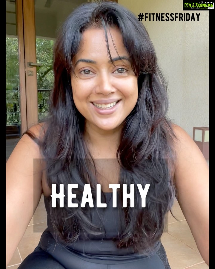 Sameera Reddy Instagram - It’s my birthday month🕺🏻and I’m up 2 kgs🤦🏻♀️fell off track but I’m determined to tone up! 2021 has been slow and steady will moving from 92 kg to 81 kgs and a big part is sharing that journey will you every Friday . It keeps me going🙌🏻🙌🏻🙌🏻 @yogabypramila thank you for pushing me back on the program ❤️ looking forward to all Your updates 🤗 #fitnessfriday #fitnessjourney #keepingitreal #letsdothis 🏃🏻♀️