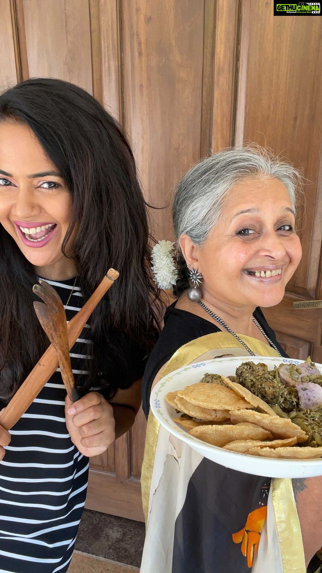Sameera Reddy Instagram - When we moved to Goa the one thing I knew would be a challenge to get is Sassy Saasu’s Undhiyu vegetables😱it is such a big Gujarati tradition to make this winter dish every year that we just had to find a way and @manjrivarde did !Today we are making Undhiyu for you❤️Please try this at home it is super yummy 🧑🌾 For 10 kgs - ( yes we make a huge batch but you can make your measurements Accordingly) 👉🏼 Purple yam/Kand 2kg Surti Papdi 2 kg Tender Vaalor Papdi 1kg Surti small Brinjal 2 kg Mixed Tender Tur and Surti Papdi beans. 2kg Small potatoes 2 kg 2 large bunches methi leaves 2 large bunches coriander/dhaniya 2 grated coconuts 2 large bundles tender green garlic 20 green chillies 2 tablespoons garam masala Salt to taste Chop methi fine. Add 5 chopped green chillies, 2 teaspoons jeera powder, wheat flour to just bind, salt. Mix well with less water. Form them within your fists. The shape the. Resembles your fist and this is why they are called Muthiyas! Fry this in oil. Keep aside Take same oil for the Undhyu. Mix coconut, coriander, chopped tender garlic, salt and garam masala. Keep aside. Take 2 large serving spoons in large vessel. Heat oil. Add the peeled beans and the papdis and stir fry for 5 minutes. Coat well with the hot oil. Keep aside. Pour another 2 large serving spoons into a large pan. Add chopped pieces of Kand and Potatoes. Layer with masala. Add brinjal layer. Sprinkle masala. Add stir fried papdi layer and few Muthiyas. Layer masala on top. Repeat all the layers again if required. Pour 3 tablespoons of oil on the top. Cover with heavy lid and let cook for 10 minutes. Open and gently upturn all the veggies so the bottom ones are now on top. Cover again and cook till done. Cook so they are well done but not mushy. Take a good whiff of the extraordinary fragrances that will fill your kitchens and then attack😂😅 We liked our Undhiyu spicy so we never added sweet potato or raw bananas. You can. And absolutely no sugar or jaggery. In this the oil is also very controlled.No floating oil will be seen😆Except for the green garlic and little garam masala,there are no strong masalas used. It’s the gorgeous winter vegetables that steal the show