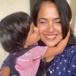 Sameera Reddy Instagram - Hugs like these get me 🚀 #mommy #energy #pure #loveisallyouneed ❤️ #messymama #naughtynyra #momlife #momentsofmine 🙏🏼🌟