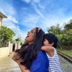 Sameera Reddy Instagram - I’ll always have your back mama❤️ #happyhans #myson #mylife #myheart #messymama #momlife so so much gratitude 🙏🏼✨ happiness is right here right now ⭐️