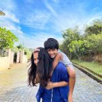Sameera Reddy Instagram - I’ll always have your back mama❤️ #happyhans #myson #mylife #myheart #messymama #momlife so so much gratitude 🙏🏼✨ happiness is right here right now ⭐️