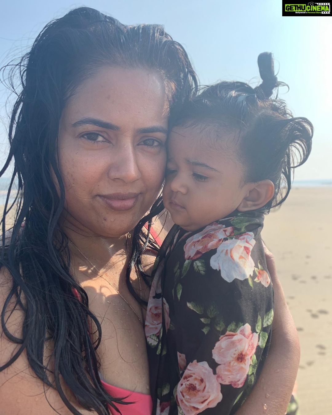 Sameera Reddy Instagram - #imperfectlyperfect beach day! ๐ I remember wearing a bikini and still finding flaws to crib about (even though I had a picture perfect body then )and now here today in this beautiful moment with my 2 kids romping around feeling more confident and happier than ever ๐2021 will definitely be the year to get into shape but these moments will always be a reminder to enjoy and love myself today in every phase ๐๐ผ your body is listening and needs love and confidenceโค๏ธ you are beautiful just the way you are ๐๐ผ #proud #mama #messymama #momlife #gratitude #2021 #newyear #affiramtions โจ Goa