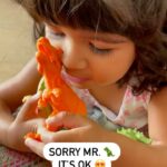 Sameera Reddy Instagram - Haaalo Mr.🦖A very busy Monday Morning😍 #messymama #momlife #naughtynyra #dinosaur #monday #morningvibes 🦕❤️