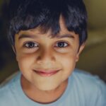 Sameera Reddy Instagram - There is nothing more precious than a genuine smile 🌟 and children remind us that everyday ❤️ @pratidhani what a gorgeous click thank you 🙌🏼 #happyhans #messymama #natural #kids #portrait #myson #momlife #magic ✨
