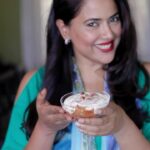 Sameera Reddy Instagram - New Year's eve is incomplete without sweet treats! This time, my family and I are indulging in a delicious Gajar Halwa Trifle, made with a twist and the purity of Madhur Refined Sugar. My New Year’s resolution is to eat healthy, be healthy & feel healthy. What's yours? 🌟 #MadhurSugar #5SGuarantee #NewYear #NewYear2021 #NewYearsEve #SweetResolutions #Resolutions #LooseNahiMadhurSahi #SweetTreat #GajarHalwa 🥕 @madhursugar.official