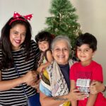 Sameera Reddy Instagram - Merry Christmas🌟🎄from ours to yours ❤️ ⛄️❄️🥳 wishing you love happiness and joy😍#sassysaasu #messymama #naughtynyra #happyhans #merrychristmas