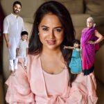 Sameera Reddy Instagram - FAM on SAM🥳 my take on the #elfontheshelf challenge 💃Messy Mama FamJam style 🤩⛄️ #trending #challenge #messymama #sassysaasu #mrvardenchi #naughtynyra #momlife #family #turnonyourmagic ⭐️ @diydayalishka love this ! 😍 @manjrivarde 👏🏼