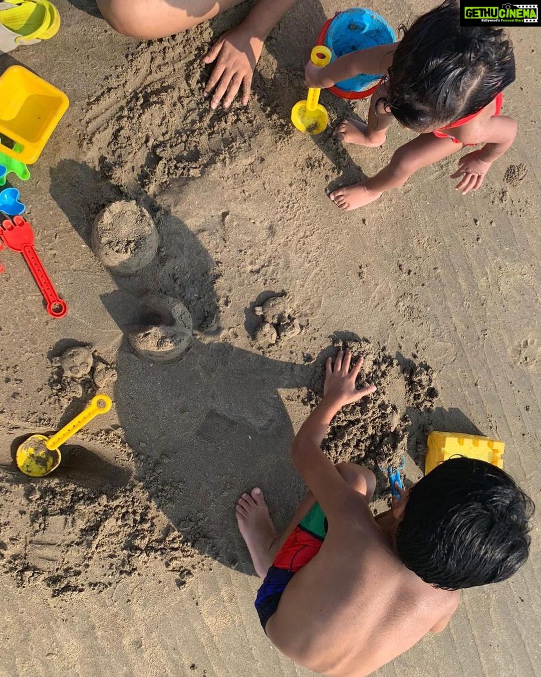 Sameera Reddy Instagram - #imperfectlyperfect beach day! ๐ I remember wearing a bikini and still finding flaws to crib about (even though I had a picture perfect body then )and now here today in this beautiful moment with my 2 kids romping around feeling more confident and happier than ever ๐2021 will definitely be the year to get into shape but these moments will always be a reminder to enjoy and love myself today in every phase ๐๐ผ your body is listening and needs love and confidenceโค๏ธ you are beautiful just the way you are ๐๐ผ #proud #mama #messymama #momlife #gratitude #2021 #newyear #affiramtions โจ Goa