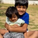 Sameera Reddy Instagram - I’m curious to know what you feel is the ideal age gap ! Honestly there is a 4 year gap between Nyra and Hans and I’m quite happy with their bonding. There are different thoughts on preferring to have kids back to back but I wasn’t physically or mentally ready for that 🤷🏻‍♀️ #messymama #questions #instafam #answers 🙌🏼 #motherhood #momlife #happyhans #naughtynyra ❤️
