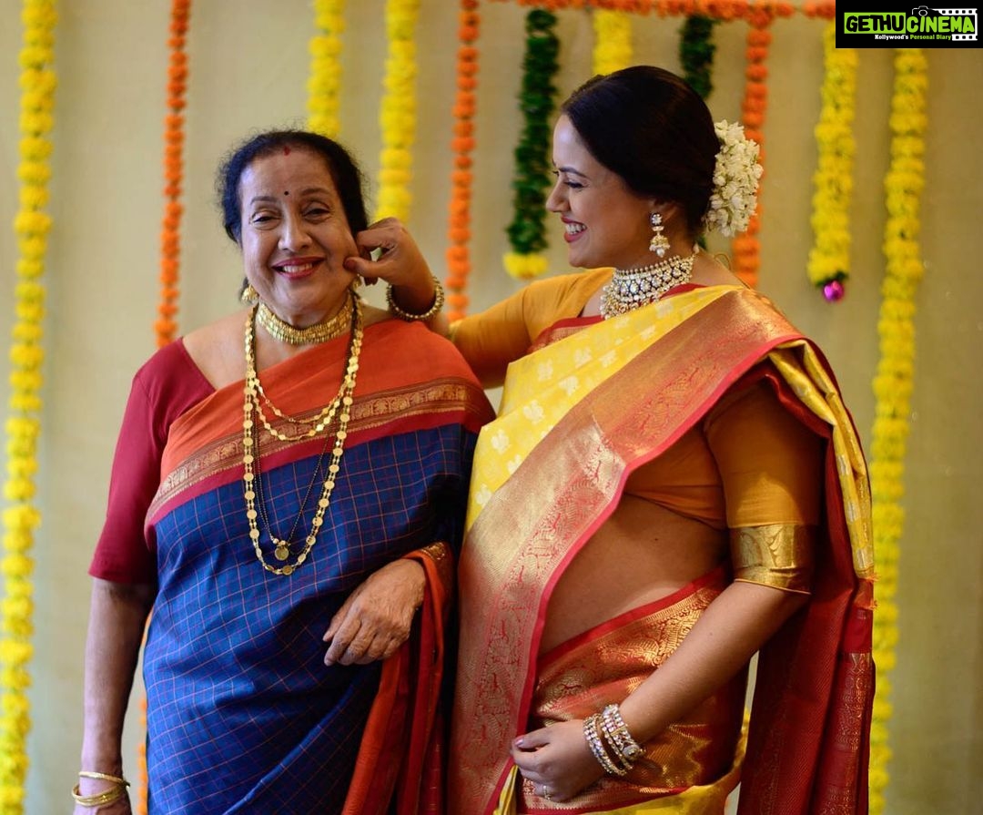 Sameera Reddy Instagram - Happy Birthday to my Mama Nikki Reddy 😍 Dear Mama, I never thought I’d move away from you! 2020 has sprung too many surprises and not having you close to me has been the hardest! Your grandchildren miss you 😍Your infectious laughter, zest for life and constant positive outlook is truly magical🌟 #happybirthday @nikireddy46 #motherdaughter #godhbharai #iloveyou #mom ❤️ #throwback with Nyra in my belly 🥰