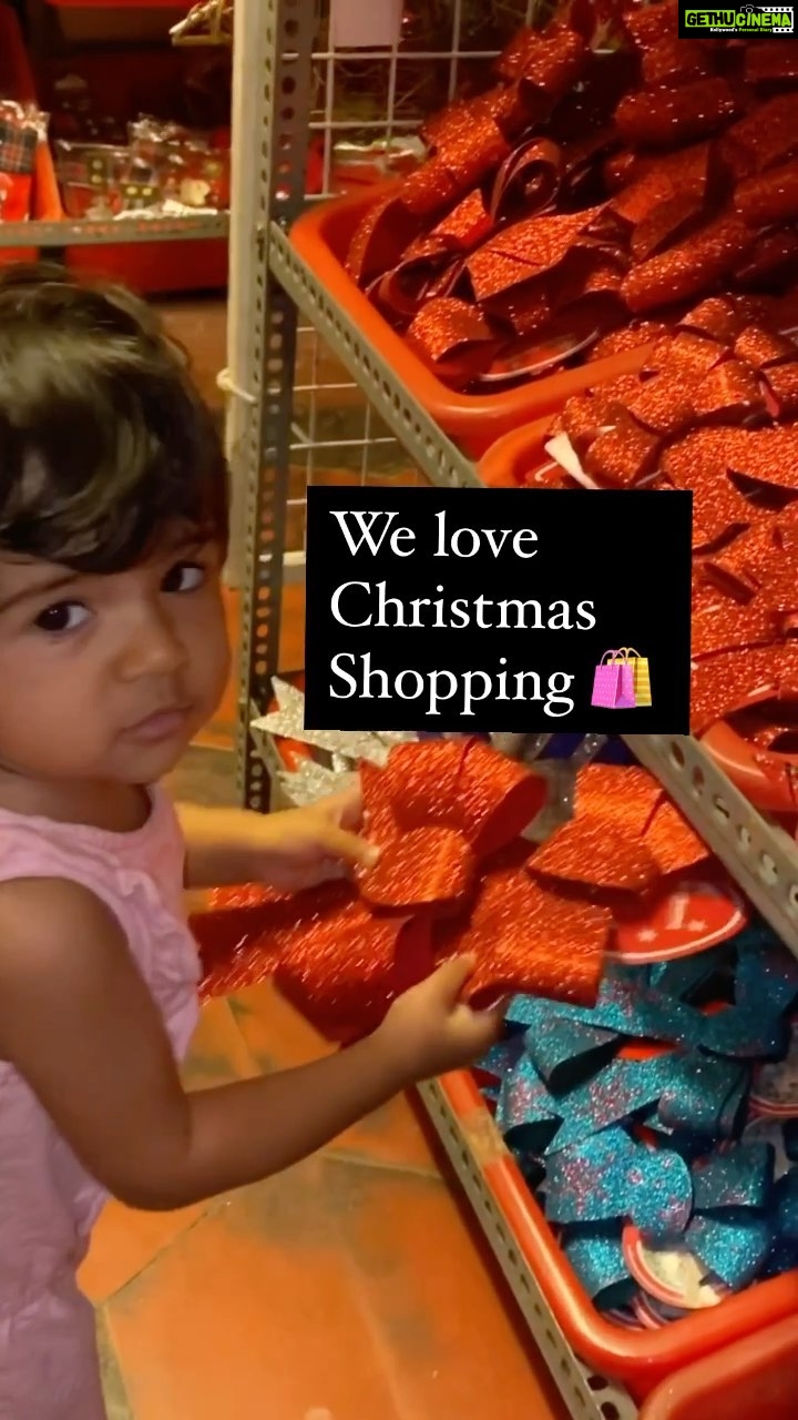 Sameera Reddy Instagram - Can you feel the Christmas Cheer🌟I’ve grown up in Bandra, Mumbai which has such a beautiful Christmas Spirit this time of the year ! But luckily Goa will give us a a new experience and I’m so looking forward to celebrating it here !🎄 #funwithkids #messymama #happyhans #sunshinesiddy #naughtynyra #Christmas #2020 #goa #weekendvibes #momlife ❤️