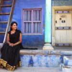 Sameera Reddy Instagram - Guess which movie this is from ? #throwbackthursday #quiz also the most gorgeous location ! Any guesses ? #throwback #messymama #career #nostalgia 🌟 Sundarapandiapuram