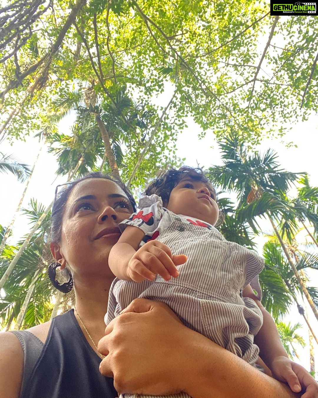 Sameera Reddy Instagram - It felt good to get outdoors after so long! We started with a spice plantation @savoiplantation 🍃 I asked for suggestions for places close to and around Goa for us to discover ! and these are your recommendations( I’ve copy pasted as is-) - Big Foot museum at Loutulim chorla ghat Rock garden, Karwar Warship museum, Karwar Pollem beach Cotigao Wildlife Sanctuary spice farm near Netravali Wildlife Sanctuary .Tanshikar's Spice Farm, Savari waterfall, Budbud Taal or Bubbles Lake and Rivona Caves Tambdi Surla Temple Fernandes heritage house chandor Fort Tiracol Butterfly beach Three kings church Chandrnaath parvat in quepem goa Tarkali beach sindhudurga fort sagreshwar beach - vengurla amboli hill station Devgad - beach, wind turbine Samri waterfall Cap de rama Divar island 👉🏼please feel free to add more in the comments ! It’s always nice to know hidden gems might be there to discover ! #messymama #goadiscovery ❤️