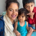 Sameera Reddy Instagram - My fav month is arriving ! December🌟Great weather , my birthday😌 , Christmas 🎄 New Years 🎉🎉 and then hello 2021 ! We made it thru 2020 peeps😃 what a crazy year! #positivevibes #messymama #momlife #imperfectlyperfect #motherhood #happyhans #naughtynyra #happy #space #mondaymotivation #to stay happy ☀️