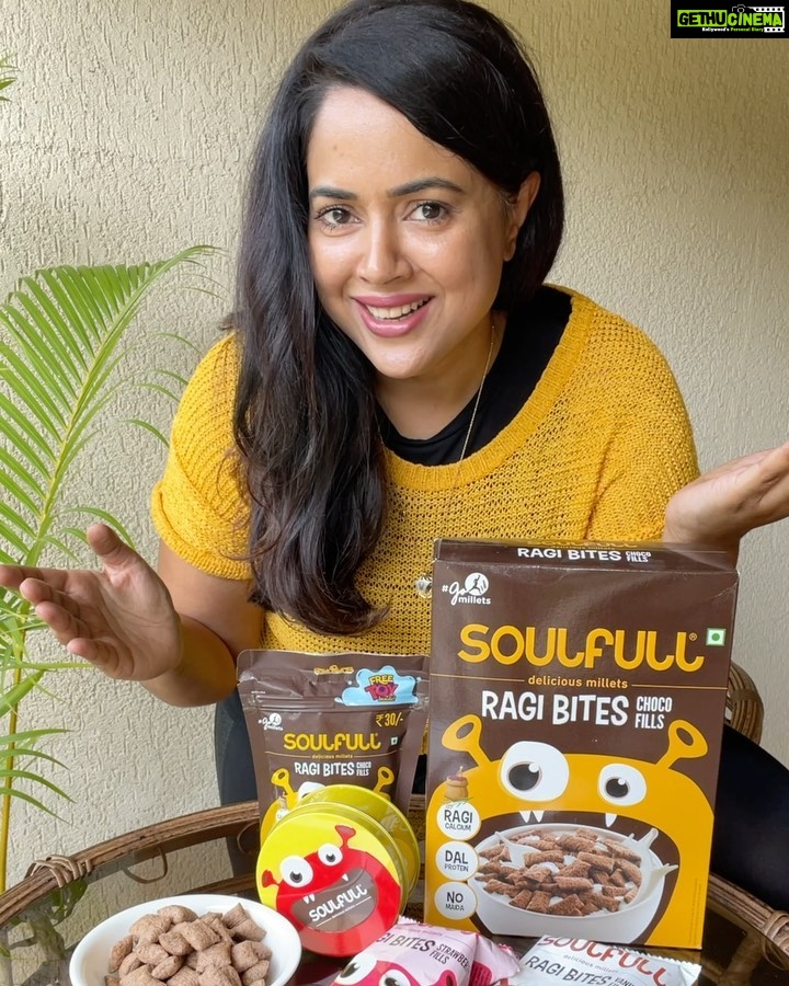 Sameera Reddy Instagram - β #NoMoreMaida β Make Healthy Choices for your kids & yourself! Let's get maida off the table and off our food. Let's enjoy the @soulfullfood delicious Ragi Bites which come in 3 amazing flavours. Let kids be kids and get the necessary nutrition in a fun way. π€€β€οΈ The NO MORE MAIDA SALE goes live tomorrow. Sale from 28th - 30th November on www.soulfull.co.in Stay tuned!π #Soulfull #letkidsbekids #healthysnacks #healthybreakfast #soulfullfood