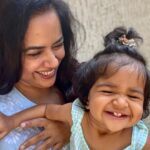 Sameera Reddy Instagram - Mid week Masti wit Mama🎈❤️😃 #naughtynyra naughtiness alert 🚨 #happyhans #messymama #momlife #imperfectlyperfect #motherhood 🎉