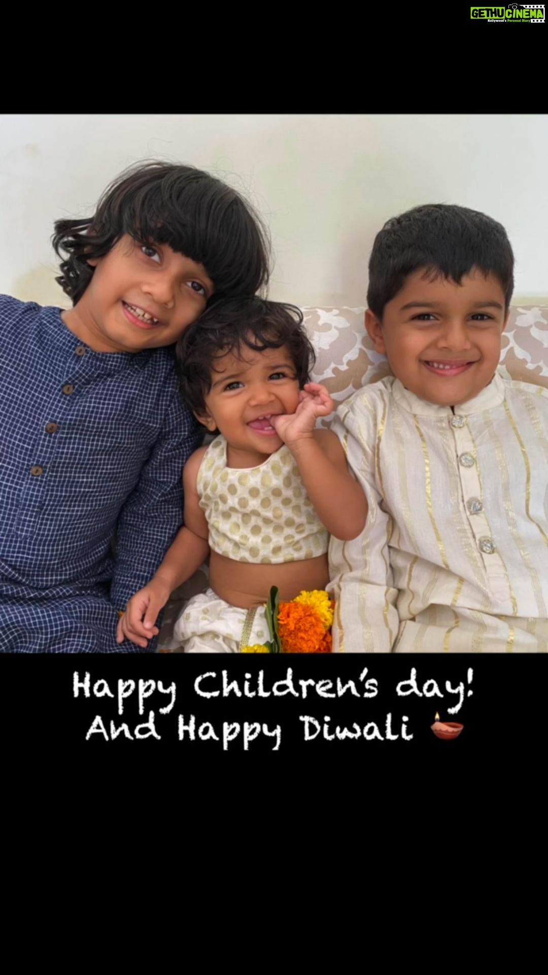 Sameera Reddy Instagram - When the flower Ladi is the same size as you😃Diwali and Children’s day! What a beautiful happy combo☺️🤩🥰 #happydiwali #happychildrensday #happyhans #sunshinesiddy #naughtynyra #messymama #positivevibes #feeling #blessed #motherhood #moments #Diwali2020 #ShubhDiwali2020 #FeelItReelIt #FeelKaroReelKaro #ReelsWaliDiwali @diydayalishka @manjrivarde @nikireddy46 ❤️🌟🪔🎈