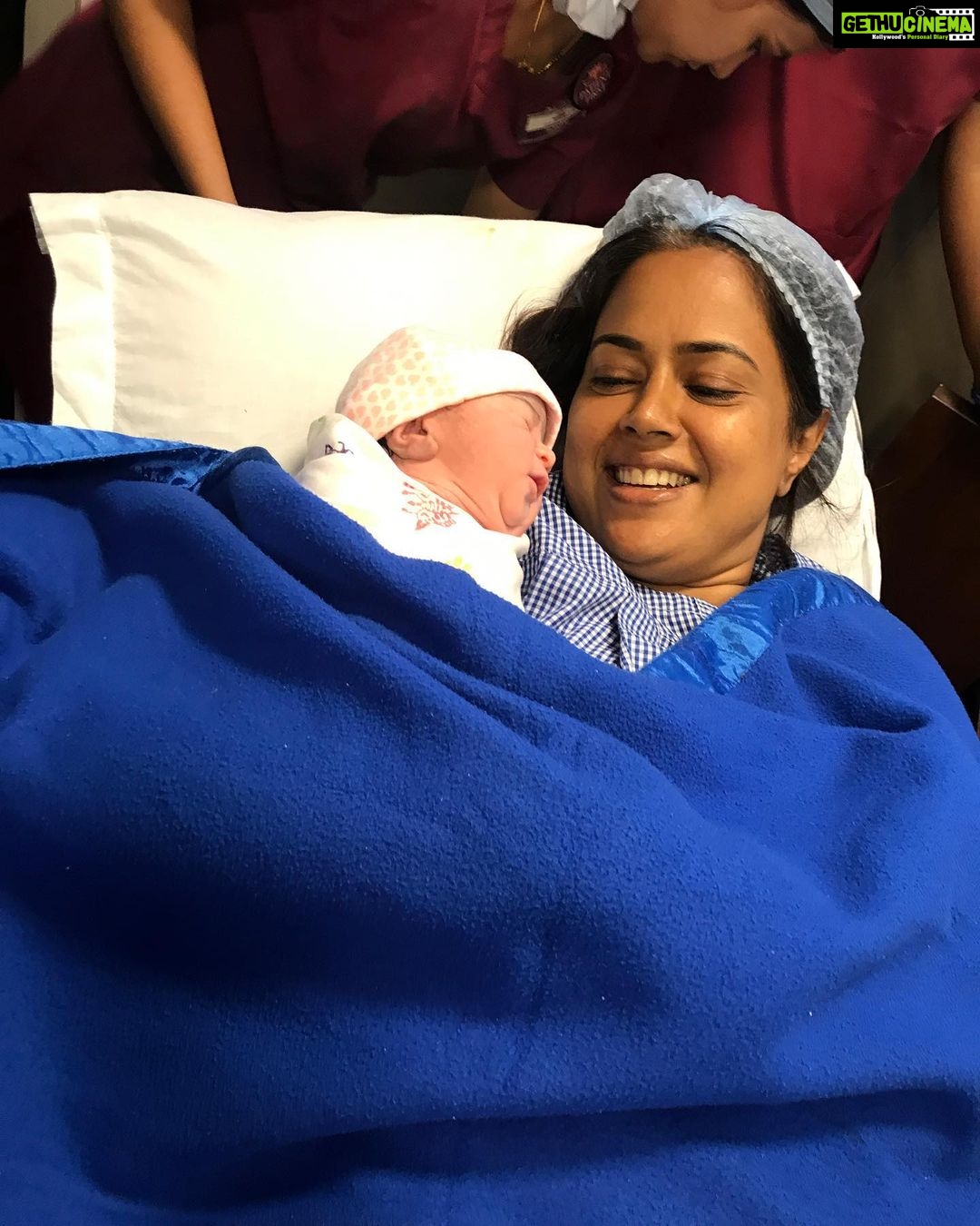 Sameera Reddy Instagram - Jab we met❤️Amidst the bustling of nurses wheeling us to our room , this was our moment , the one where I could not believe you were right beside me. The endless conversations we had for all those months you stayed cosy in my belly and now the dream was a reality. Our adventures would finally begin . Motherhood!! What an incredible journey you have turned out to be ❤️ #messymama #throwbackthursday #motherhood #miracles #momentsofmine 🌼
