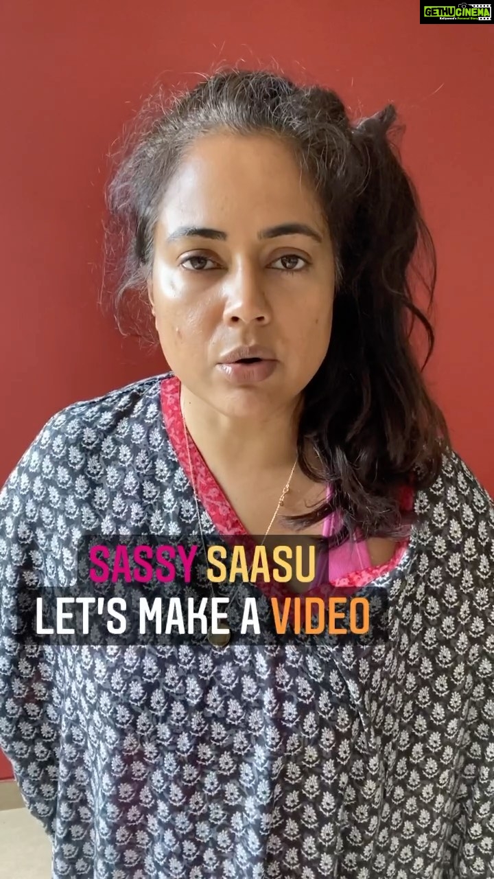 Sameera Reddy Instagram - Monday morning😎This is how we do it💃Swag at any Age & any stage🤸🏻♂️we are all 👉🏼 #imperfectlyperfect . @manjrivarde 🔥 #lit #saasbahu #messymama #bossbabe #sassysaasu #glam #famjam #jodino1 #keepingitreal #socialforgood #feelgood #letsdothis #mondaymotivation 👉🏼 you sexy and you know it 🌟