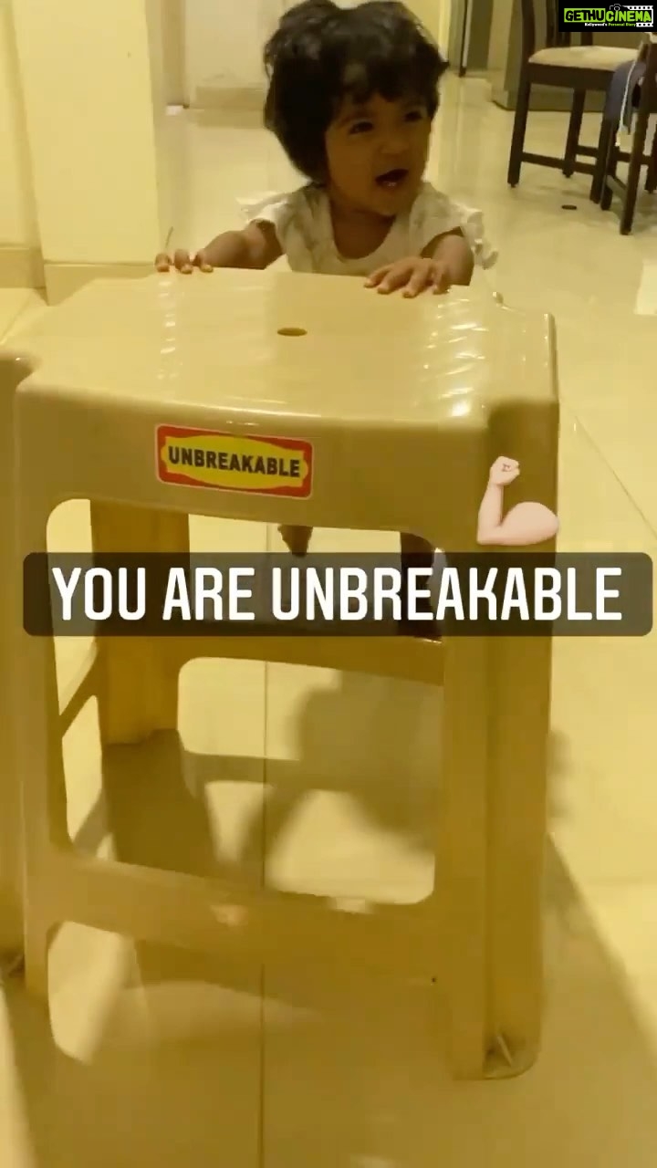 Sameera Reddy Instagram - Mama you are unbreakable💪🏼 Rocky Balboa in Da house🥊 #aboutlastnight It was end of the day and mama was ready to pass out but our babies have some insane energy and the show must go on😱#mondaymotivation for Tuesday🤪#motherhood #dontgiveup #letsdothis #naughtynyra #messymama #fitnessmotivation #baby #fitness 😃
