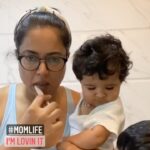 Sameera Reddy Instagram - Chaos in Harmony😎Momlife Lockdown Flashback Mumbai April’20 #messymama #throwbackthursday #momlife #madness #motherhood making these videos used to keep me sane 🙏🏼 sometimes the hardest times can make you discover yourself in a whole new way😍