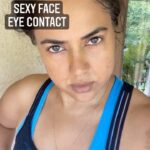 Sameera Reddy Instagram - 👉🏼How to make a sexy reel? #mondaymotivation to be sexy cos you know it😜#messymama #tips #imperfectlyperfect #keepingitreal 💃 feel good at any phase, any weight , any age & body type. Enjoy the journey ❤️