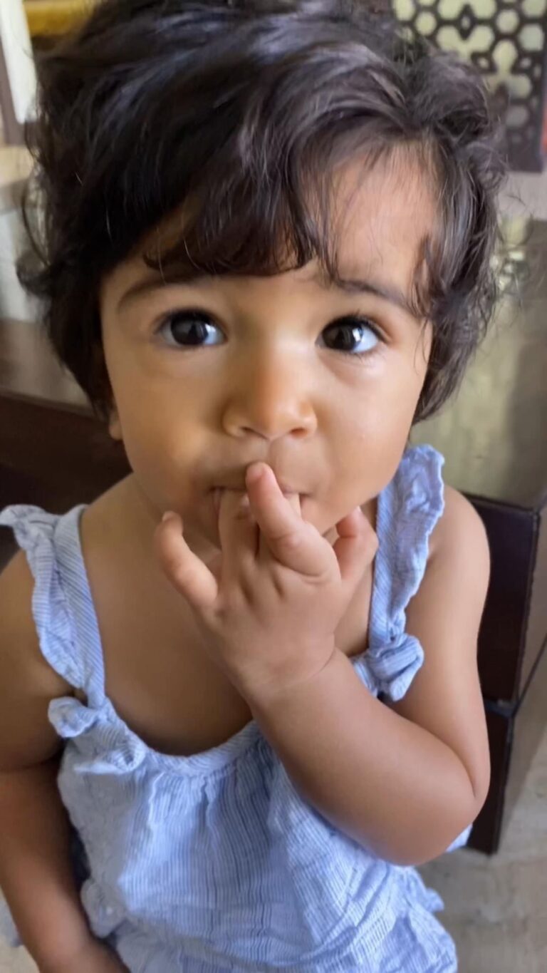 Sameera Reddy Instagram - And her first word is..😱what the hell?! #motherhood is like this only🤣 #momlife #reels #naughtynyra #messymama #funny #mom #staypositive #stayhappy #fun #moments #keepingitreal