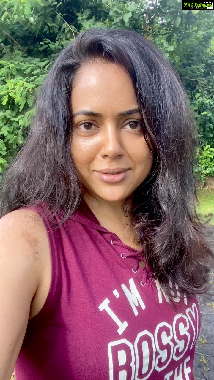 Sameera Reddy Instagram - A strong healthy powerful body to support your happy soulโค๏ธ thatโs my goal ๐ my basics to getting fit again ๐๐ผ . . 1. Get moving at different times of the day to keep the metabolic rate high. 2. Mindful eating and not emotional mindless eating . 3. Enjoying the journey and not hating your body till you get to your goal. Do it for you . And not for what is expected of you. ๐ Post the Covid phase in our lives, Iโve not been able to commit to exercise . Itโs been hard to find time. I get offered diets and workouts but I feel overwhelmed. Last month i committed to being CONSISTENT. I already feel fitter and more energised with these 3 small baby steps. Slow and steady we will get there ๐โโ๏ธ #letsdothis #messymama #momlife #fit #feelgood #mantra #positiveenergy #positivethinking #positivemindset #youmatter #turnonthemagic #keepingitreal ๐
