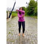 Sameera Reddy Instagram – Turn your magic on🌟make it an adventure of a lifetime🎶 oh you make me feel like I’m alive again🌈 found my poi after so many years and it feels like yesterday I  learnt this for My film ‘Musafir’ 🎈I’m trying to get active with things I love 💓🏃‍♀️ #messymama #sundayfunday #imperfectlyperfect #feelgood #poidance #poi #dancersofinstagram #nostalgia #momlife This for all ma ladies out there !  #letsdothis 💃