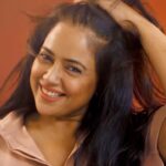 Sameera Reddy Instagram – Did Henna turn my hair orange? I put The Kama Ayurveda Organic Hair Color Kit to the test! And the magic was in the Indigo powder after Henna that gave my hair a shiny dark tint 😍 I’m never shy to flaunt my greys! Being comfortable in your skin first is my mantra but if you do choose to color,  a safe natural option is so important! The Kama Ayurveda Organic Hair Color Kit is a safe, natural and totally organic hair color and the two step process gave me a fantastic outcome! My greys got covered completely. Go try it guys.. @kamaayurveda 🍃 #KamaAyurveda #HairColorWithKama #ColorWithCare