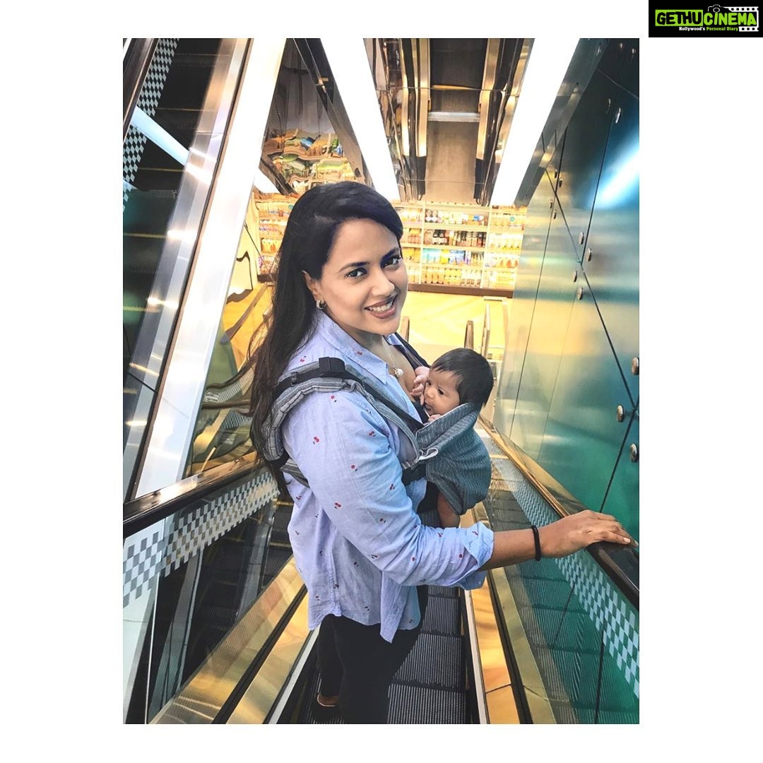 Sameera Reddy Instagram - GIVEAWAY ALERT๐จI discovered babywearing with Nyra and I always say I wish I had with Hans! Hugging Nyra close in my Soul carriers has been one of my favourite parenting experiences and I want to share the same feeling with all the mamas and dadas who follow me, so I requested @soulslings_india to gift 10 baby carriers ๐๐ผ ALL of the designs that you see on this post ๐ Swipe through to see some of my special memories from the last year! My babywearing days have been truly nourishing and amazing for both of us as it's a healthy habit too๐ ๐ To participate in this GIVEAWAY : -๐๐ผLike this post! -๐๐ผTell me in the comments why you want to win, you can tag a friend too! - ๐๐ผShare this post to your stories for extra good luck. ;) ๐ Giveaway closes in 48 hours! I will be picking 10 lucky comments to receive @soulslings_india Soul Aseemas, Anoonas, and a Basic! ๐#babywearing #babywearingmana #soulslings @soulslings_india #giveaway