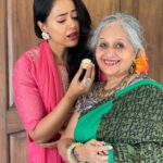 Sameera Reddy Instagram - Bahu ho to aisi👌🏼Saas ho toh bhi aisi! Kya baat hai!😁Messy Mama & Sassy Saasu wishing you a happy Dhanteras✨ May Shree Laxmi enter all our homes today 🤩 Positivity & Prosperity for all 🙏🏼Let the Diwali celebrations begin 🪔
