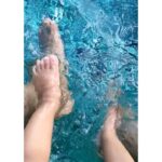 Sameera Reddy Instagram - Mama Baby Happy Feet 🌈the simple moments are the most precious🥰#messymama #naughtynyra #happy #momentsofmine #momlife #slomo #calm #imperfectlyperfect #motherhood #bliss 💓 . . 🎶 The Girl from Ipanema #franksinatra