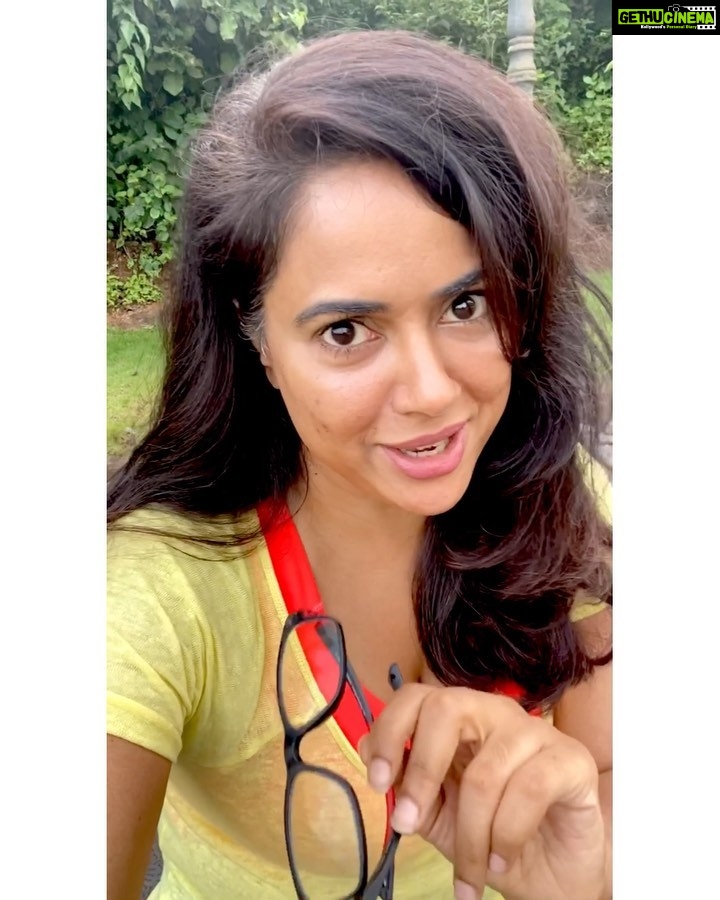 Sameera Reddy Instagram - Meet Hans’s new BFF: Lenskart Junior AirFlex eyeglasses. A big thumbs up to these almost unbreakable and super flexible glasses, that let him be him and save the day for me! These are ultra-light and super sturdy glasses are easy for him to wear and just perfect for naughty kids who just want to play and have fun all the time. I got these from Lenskart’s Freedom Sale, which is live till the 31st August, and you can get up to 70% off on a pair or two for your kids and yourself! . 👓 Use my code BLOG10-SAMEERA and get an additional 10% off from @lenskart on purchases of these glasses. .👓 #lenskartfreedomsale #LenskartJuniorAirflex #Airflex